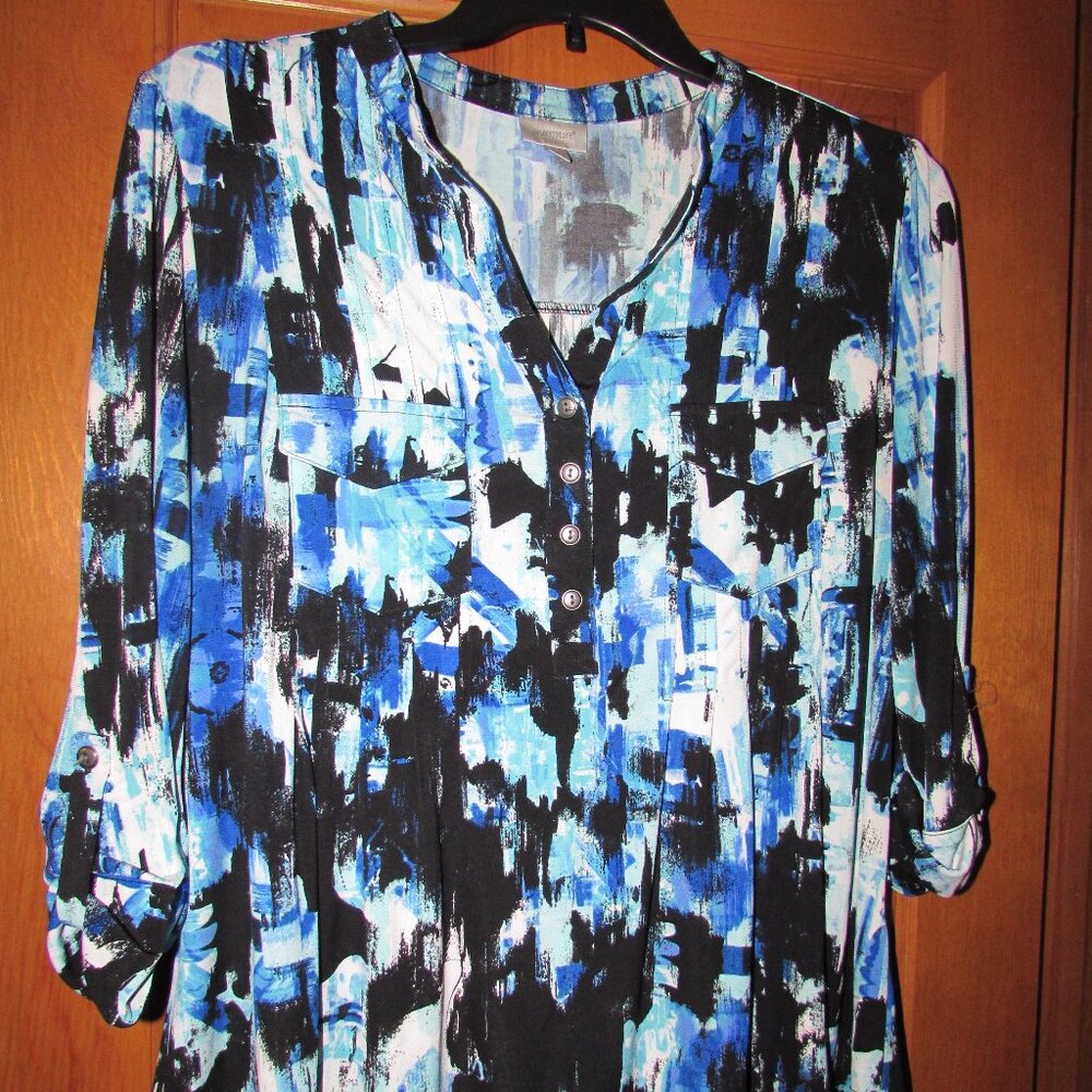 Avenue Size 14/16 Artsy Flowy Top in Blue, white and black